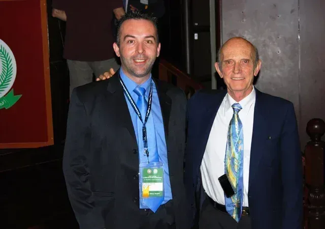 Impreuna cu Dr. Claude Lassus (Franta), creatorul tehnicii de mamoplastie verticala, la Congresul de Chirurgie Plastica al Comunitatii Statelor Golfului, Riyadh, Arabia Saudita, aprilie 2008